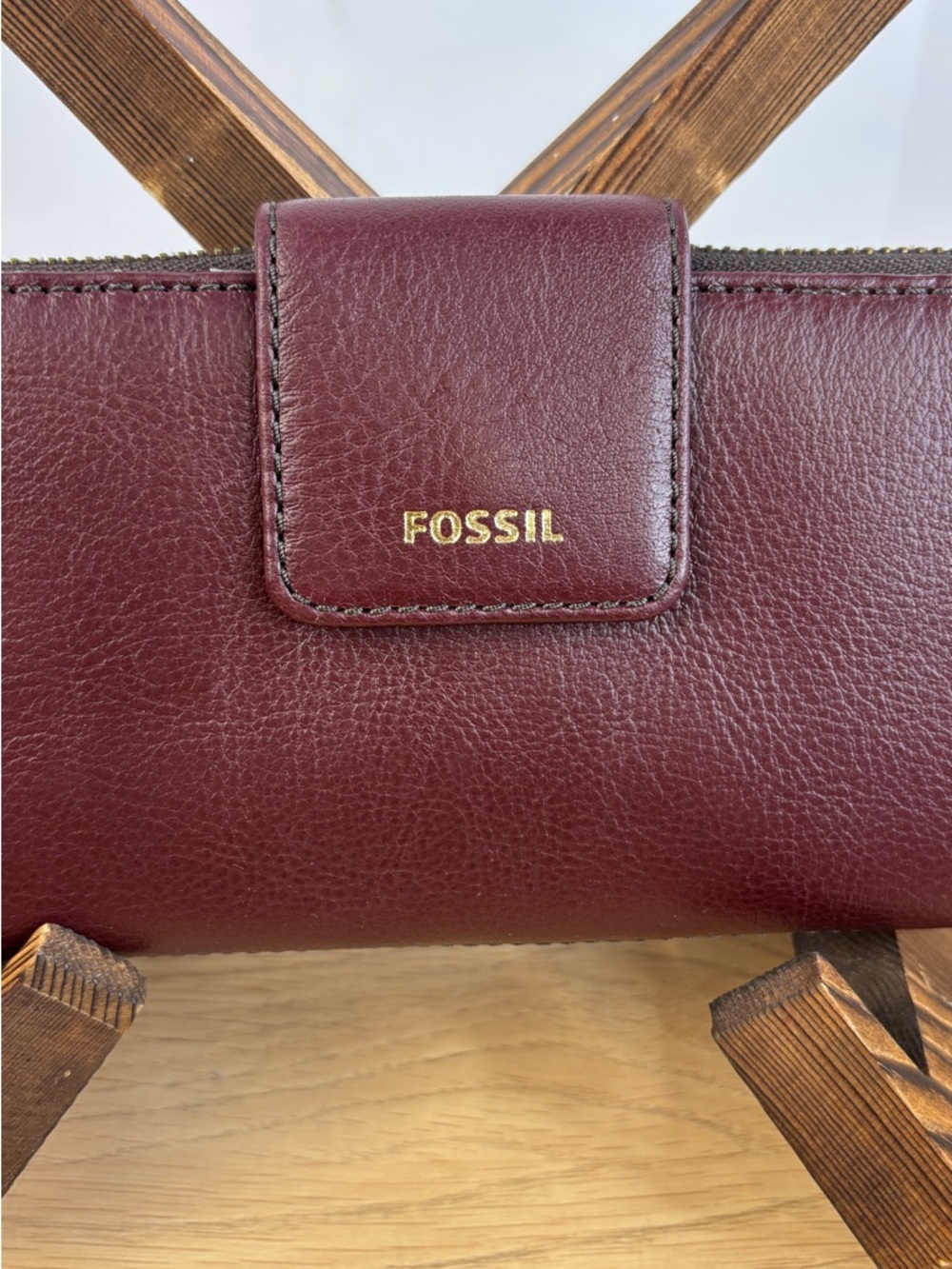 Fossil Madison Tab Clutch Zip Around Wallet in Burgundy Leather - Picture 2 of 12